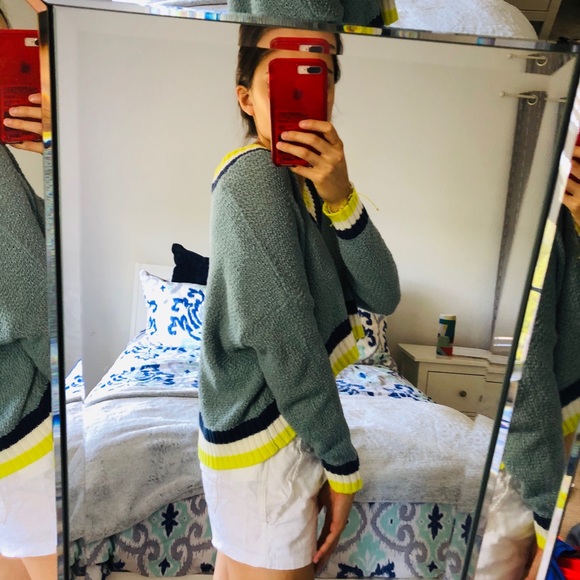 Urban Outfitters Cropped Sweater - Picture 2 of 3